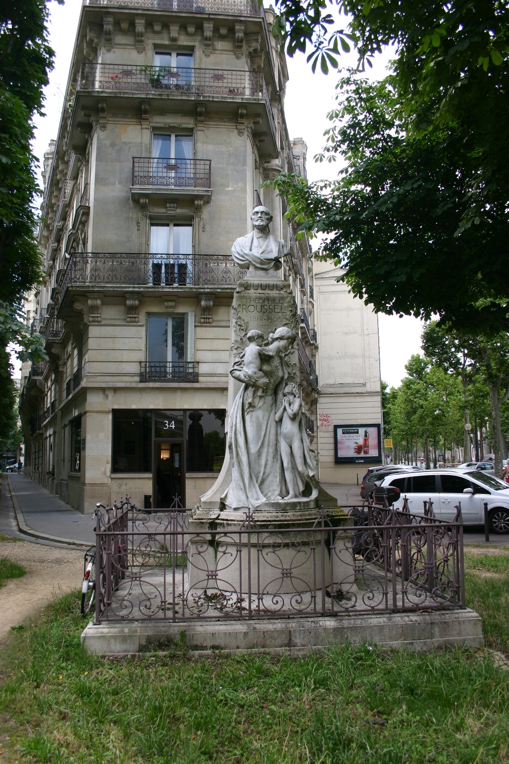 Théophile Roussel's monument, Paris (1).JPG